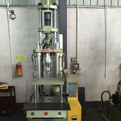 PP Micro Plastic Vertical Injection Moulding Machine 30T With 20mm Screw Diameter